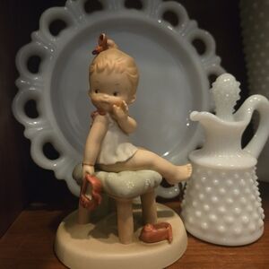 Enesco Memories of Yesterday SITTING PRETTY 522708 1990 Vintage Figurine